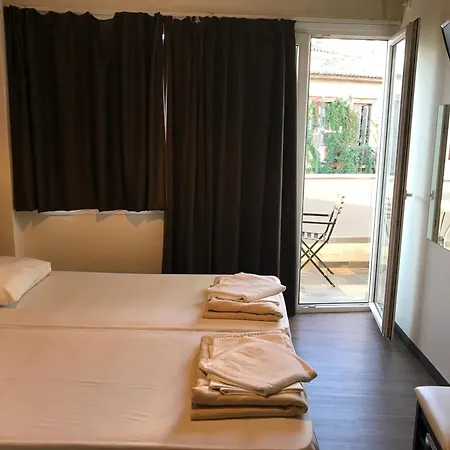 Pella Inn Hostel Athens